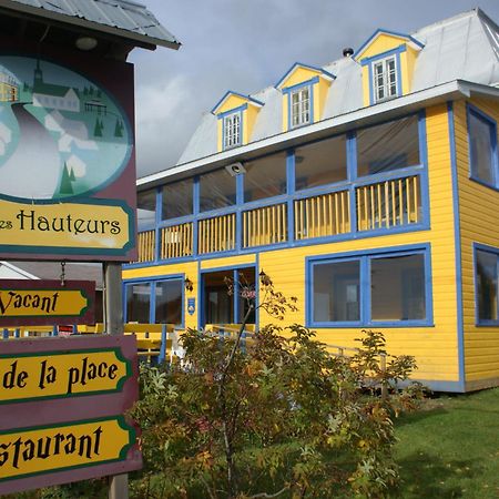 Gite Des Hauteurs Et Cafe De La Place Saint Zenon Kültér fotó