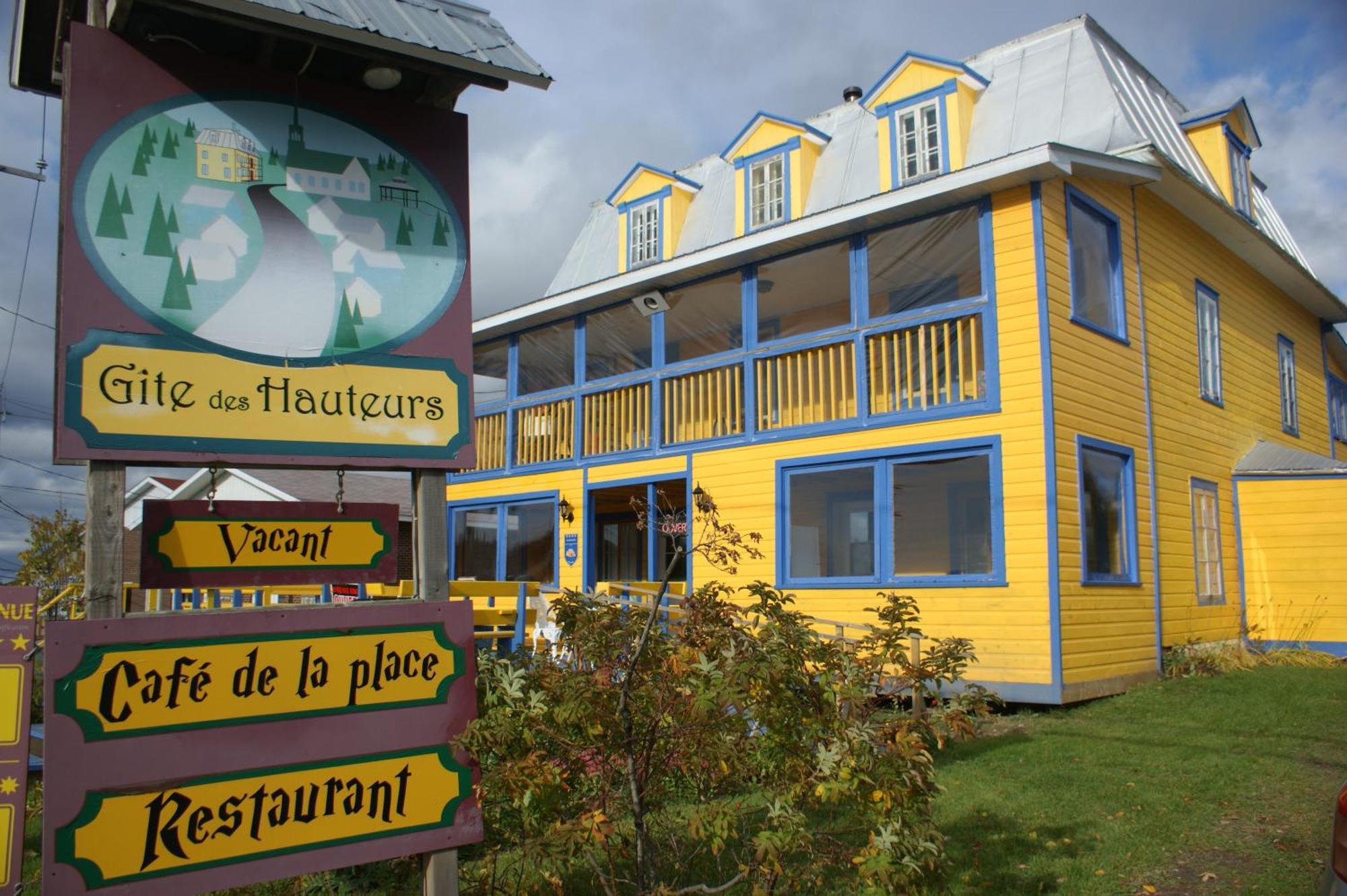 Gite Des Hauteurs Et Cafe De La Place Saint Zenon Kültér fotó